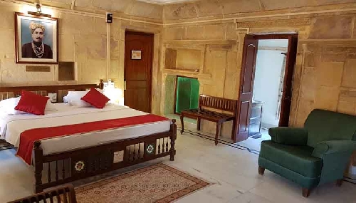 WelcomHeritage Mandir Palace- Golden Suite